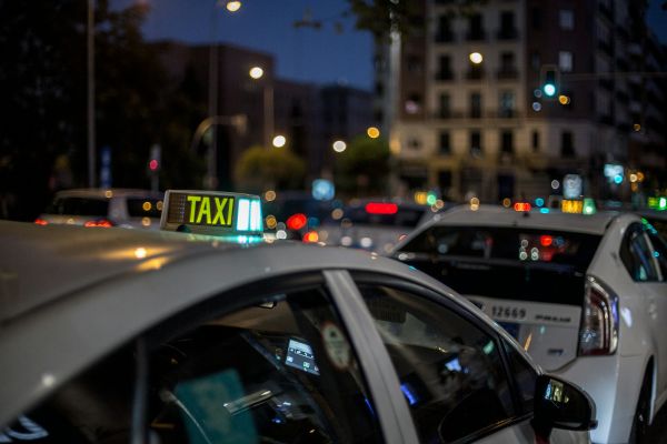 Guide complet des transferts taxi Lyon Genève : prix et astuces de réservation